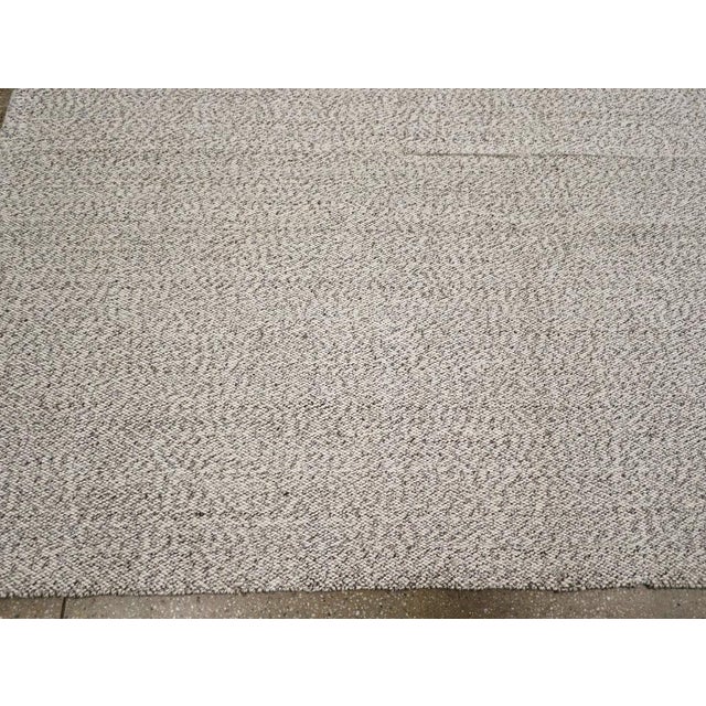 Mid 20th Century Galerie Shabab Collection Mid-20th Century Handmade Turkish Flatweave Kilim Room Size Carpet For Sale - Image 5 of 8