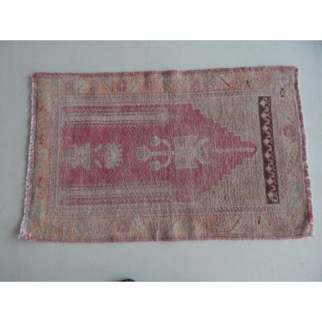 Turkish Oushak Rug Yastik Accent Rug With Soft Color 2'2" X 3'5" 26'' x 40.9'' / 66 x 104 cm Hand woven with high quality...