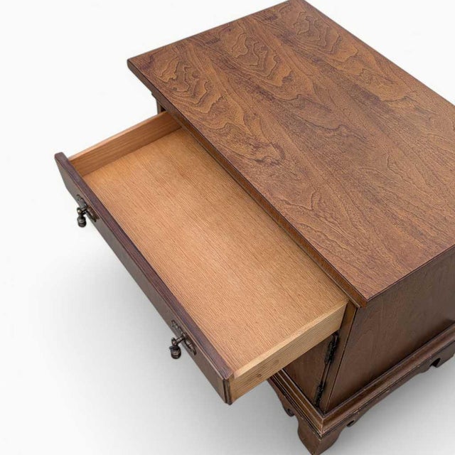 Mid-Century Modern Pair of Thomasville Mid-Century Wood Nightstands For Sale - Image 3 of 18