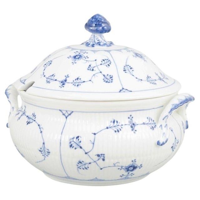 Large Blue Fluted Plain Porcelain Soup Tureen from Royal Copenhagen, 1920s For Sale - Image 6 of 6