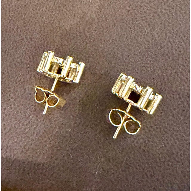 Metal 1.8 Carat, Cluster Stud Earrings 18 Karat Yellow Gold , Great Value 5.3 Gm For Sale - Image 7 of 18