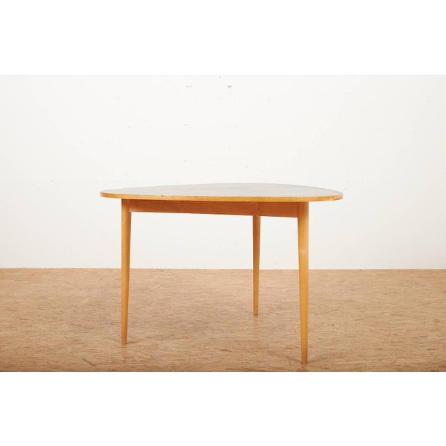 Max Bill Three-Round Table Dining Table with Maple Frame and Wooden Top Covered with Black Linoleum by Max Bill for Horgen Glarus, 1949 For Sale - Image 4 of 15