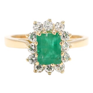 1.5ctw Diamond and Emerald Halo Ring, 18k Yellow Gold, Ring Size 5 For Sale
