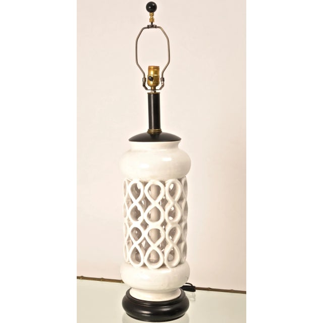 Sculptural Mid-Century Modern Ceramic Lamp For Sale In New York - Image 6 of 10