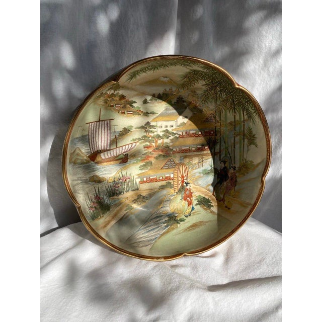 Early 20th Century Large Antique Japanese Satsuma Scenic Bowl With Scalloped Rim – Autumn Landscape, Figures & Waterwheel For Sale - Image 5 of 18