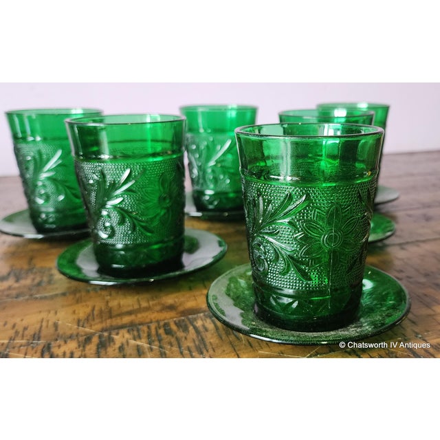 6 Mid Century Forest Green Glass Sandwich Pattern Juice Tumblers W/ Saucers ~ Anchor Hocking For Sale In New York - Image 6 of 10