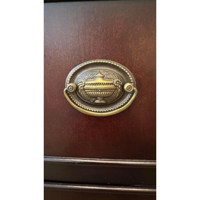 Wood 1990s Dresser Vintage Bombay & Company For Sale - Image 7 of 7