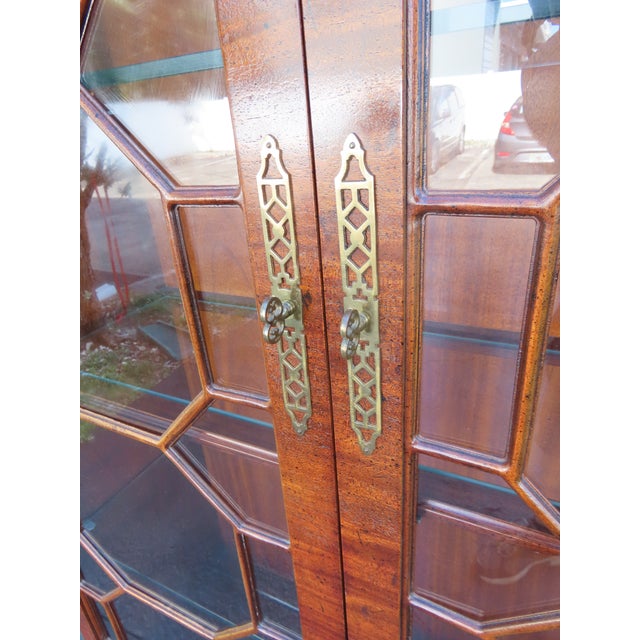 Henredon Chippendale Tall Large Flame Mahogany Display China Cabinet 6470 For Sale - Image 9 of 18