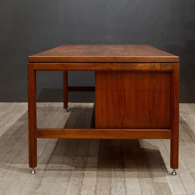 Mid-Century Walnut Executive Desk by Jens Risom for Jen Risom Designs c.1950 For Sale In San Francisco - Image 6 of 13