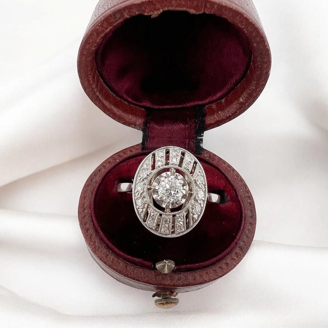 Art Deco ring (circa 1920) in 18 carat gold (750 thousandths) and platinum. Oval and geometric in shape, it is set with...