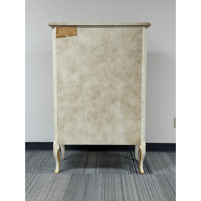 1960s John Widdicomb "Classic" French Provincial 6-Dr Tall Chest / Dresser For Sale - Image 5 of 9
