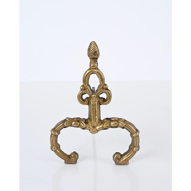 1940s Louis XV Italian Andirons in Gilt Bronze and Iron, Italy, 1940s, Set of 2 For Sale - Image 5 of 13