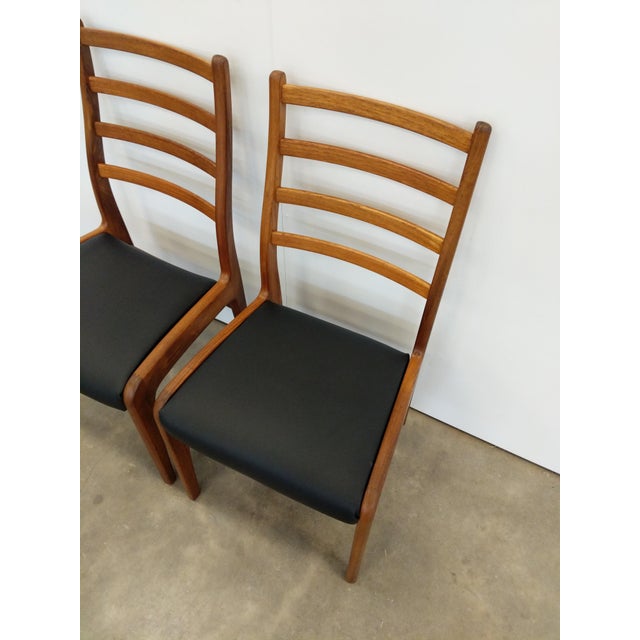 Pair of Vintage Mid Century Modern Dining Chairs by G Plan For Sale In New York - Image 6 of 9