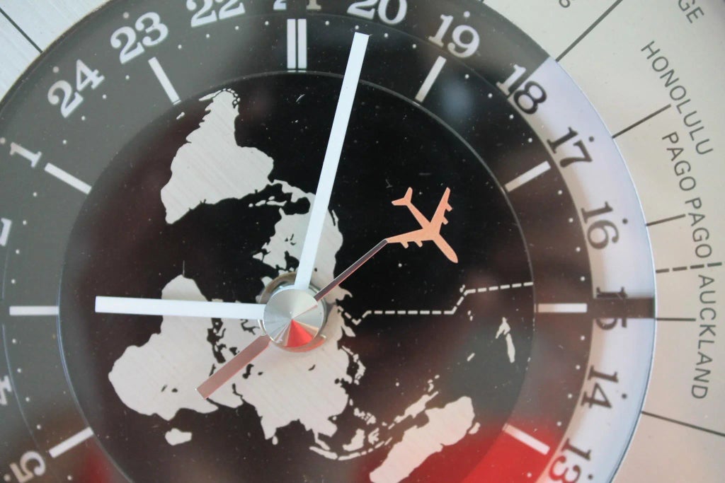 DECOR SEIKO 置時計 WORLD TIME Vintage Seiko Quartz World Time Zone Desk Clock | Chairish