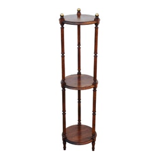 Late 20th Century Kling Colonial / Ethan Allen Regency Style Mahogany 3-Tier Shelf Plant Stand Lamp Table For Sale