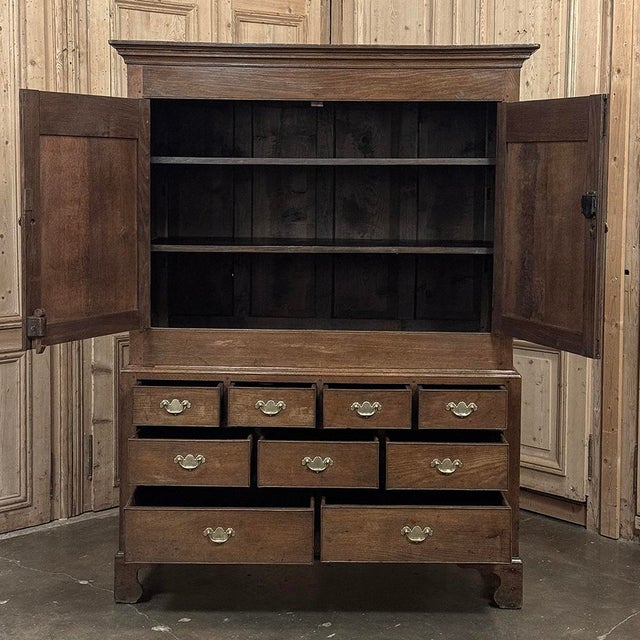 18th Century Georgian Period English Oak Linen Press For Sale - Image 15 of 18