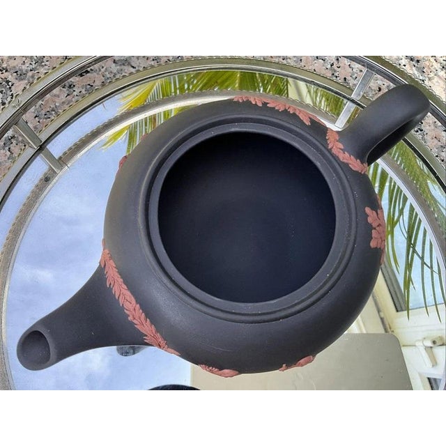 1980s Wedgwood Black Basalt and Terracotta Teapot, 1988 For Sale - Image 5 of 18
