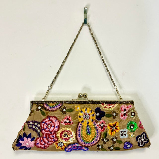 1960s Vintage Art Nouveau Boho Chic Hollywood Regency Hand Beaded Evening Bag Clutch. For Sale - Image 4 of 12