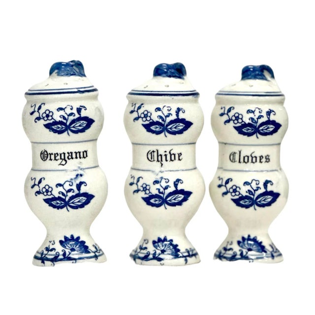 Shabby Chic 1950s Arnart Blue Onion Spice Jars With Wooden Spice Rack - a Set of 11 For Sale - Image 3 of 10