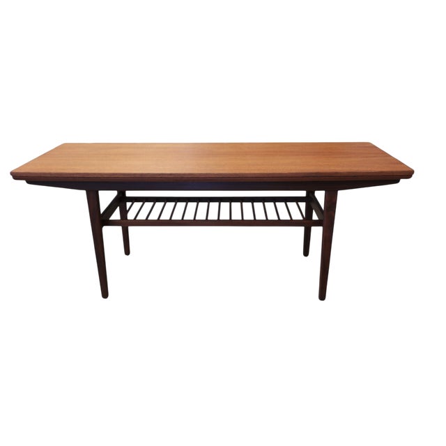 A beautifully crafted, height-adjustable teak coffee table made in Denmark. A table that is an excellent example of Danish...