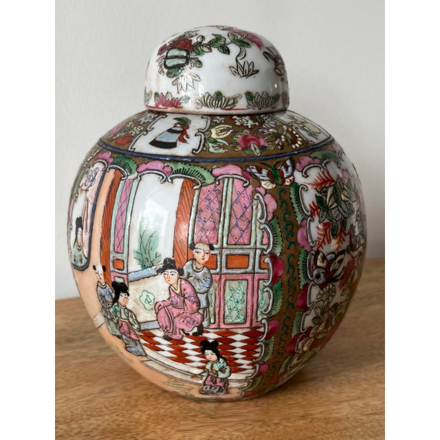 Asian 1960s Rose Medallion Lidded Ginger Jar With Gilt Accents For Sale - Image 3 of 11