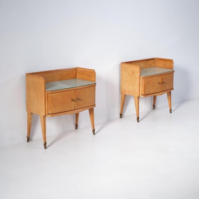 Mid-Century Modern Italian Oak Bedside Tables with Glass Tops, 1950s, Set of 2 For Sale - Image 3 of 9
