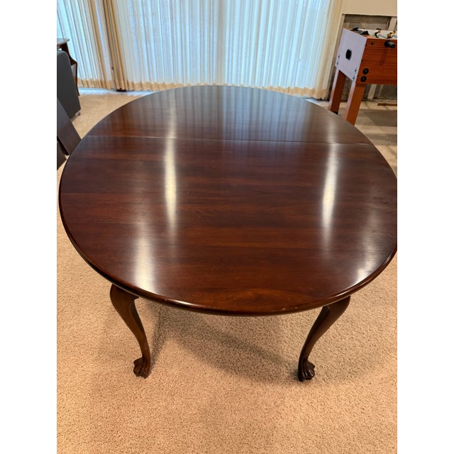 American 1980s Pennsylvania House Solid Cherry Oval Dining Table For Sale - Image 3 of 7
