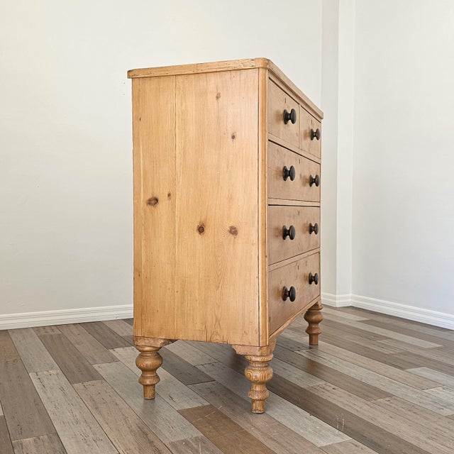Antique English Pine Chest of Drawers (Dresser)with Dark Knobs - Circa 1870 For Sale In Orlando - Image 6 of 18