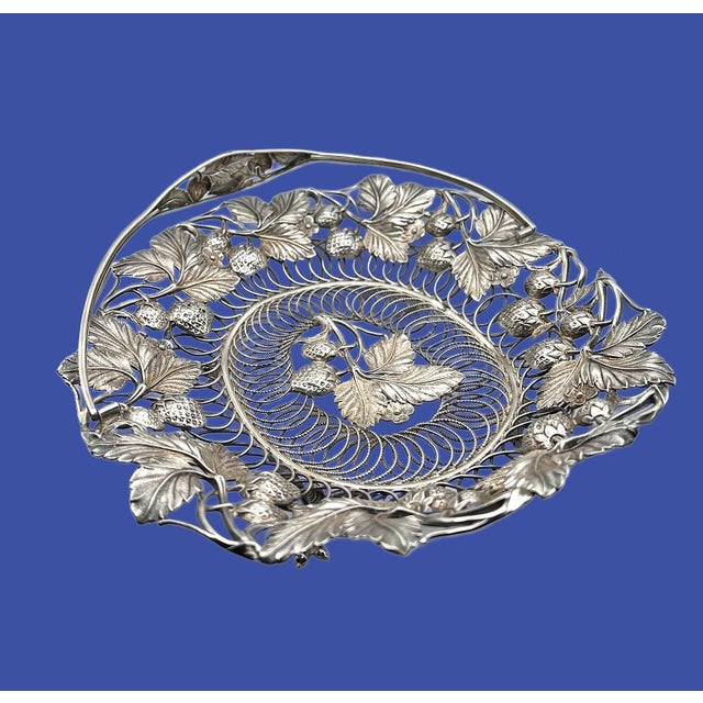 The Victorian Era in English history (1837-1901) was a time of gracious living. The Industrial Revolution brought wealth...