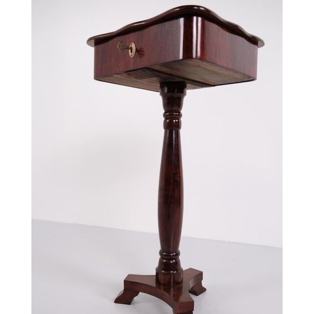 Antique Mahogany Lamp Table with Column Base and Lock, 20th Century For Sale - Image 3 of 10