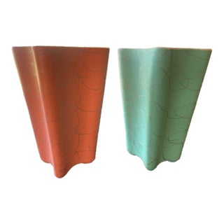 Shawnee 'Clover Leaf' Pottery: One Teal, One Peach For Sale