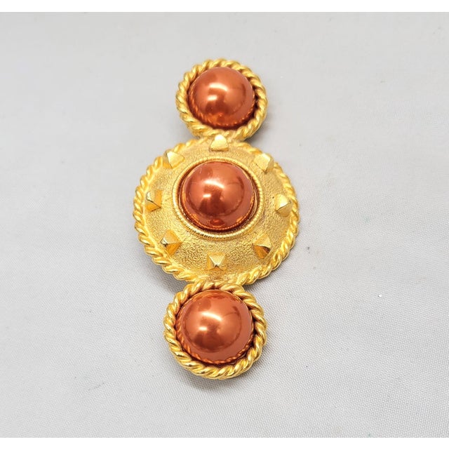 1990s Vintage Signed Gerard Yosca Goldtone Red Faux-Pearl Brooch For Sale - Image 5 of 7