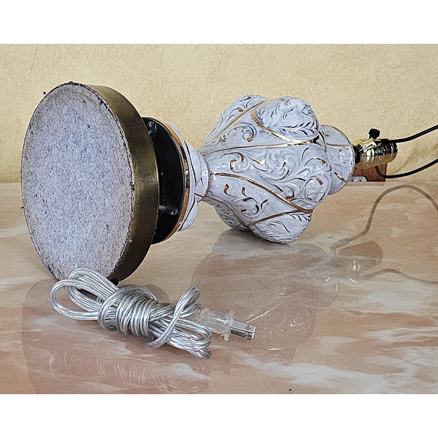 Vintage Italian Capodimonte Style Porcelain Table Lamp With Scrollwork & Bronze-Tone Base For Sale - Image 10 of 18