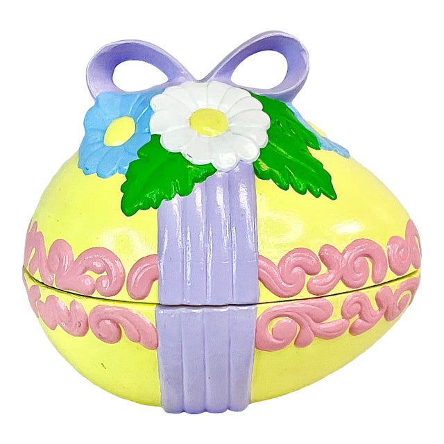 1975 Vintage Americana Folk Art Boho Chic Ceramic Easter Egg Box. For Sale