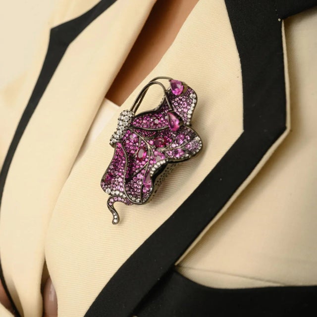 Bochic Orient Butterfly Pink Stone Convertible Brooch Pin/Pendant by Carat&her For Sale - Image 9 of 16