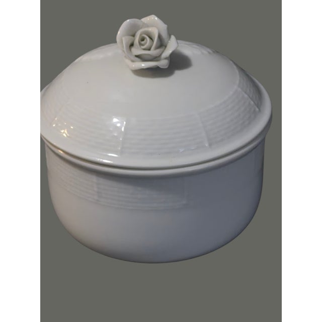 Vintage White Fine Porcelain Attributed Herend Small Rose Top Trinket Box For Sale - Image 4 of 8