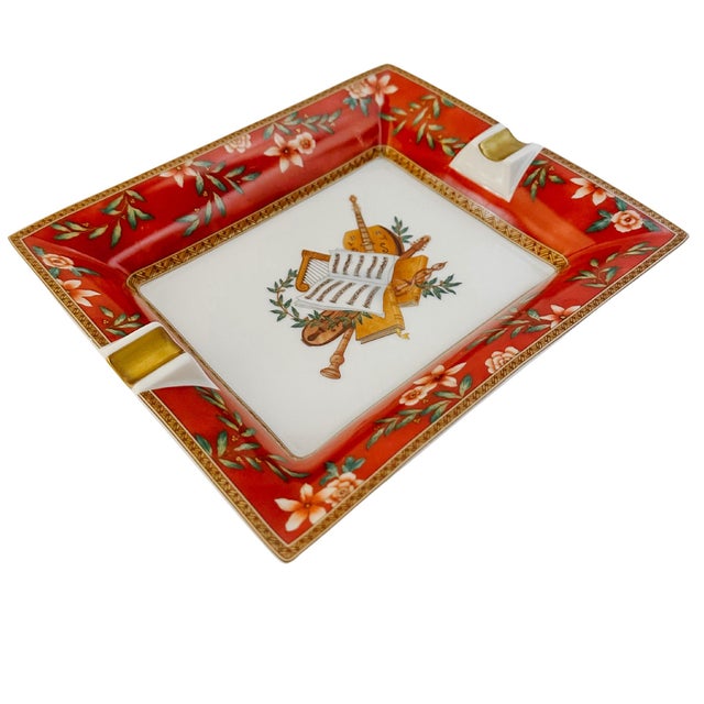 A Hermes style vintage French porcelain ashtray by Medard de Noblat Limoges from the Amadeus line. The central well...