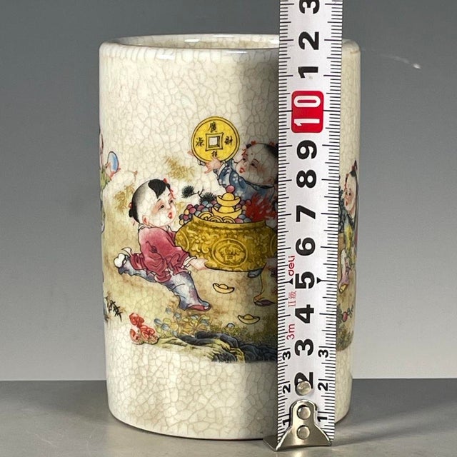 Famille Rose Crackle Glaze Porcelain Brush Pot With Figural Motif For Sale - Image 4 of 9