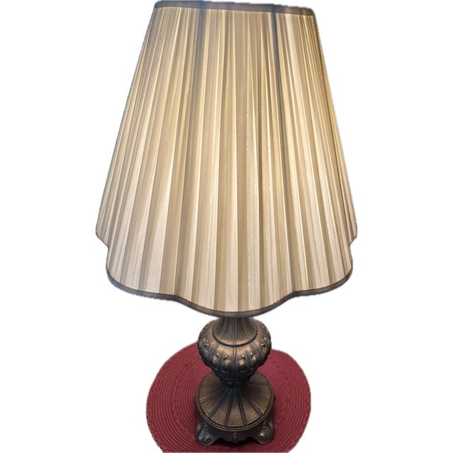 Vintage Stiffel Solid Brass Trophy Urn Table Lamp – Hollywood Regency Style With Pleated Shade For Sale - Image 6 of 11