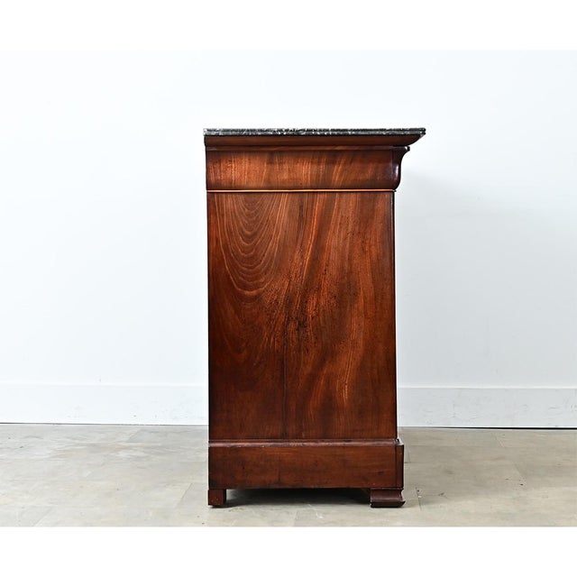French 19th Century Louis Philippe Mahogany Commode with Marble Top For Sale - Image 11 of 12