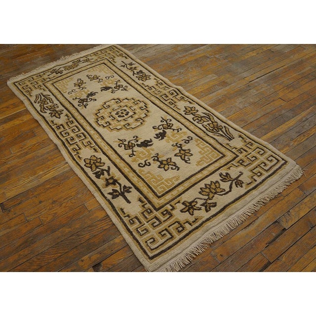 1970s 1970s Beige Medallion Vintage Chinese Tibetan Rug 3' 0" X 5' 6" Handknotted Wool Carpet For Sale - Image 5 of 11