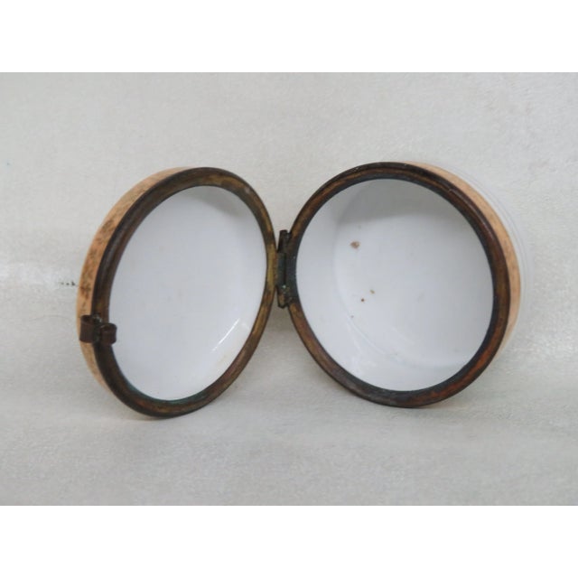 Porcelain Hand Painted Neoclassical Cameo Trinket Jewelry Box For Sale In Miami - Image 6 of 12