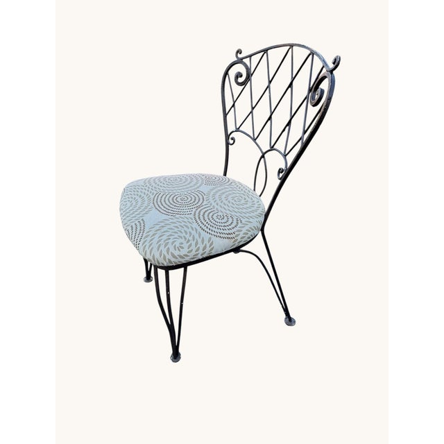 1960s Mid Century Wrought Iron Patio Dining Chairs – Heavy Vintage Outdoor Set of 4 For Sale - Image 5 of 10