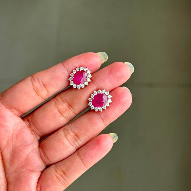 Art Deco 18k Gold 4.86ct Vivid Red Ruby & 1.04ct Diamond Halo Sunburst Stud Earrings- 2 Pieces For Sale - Image 3 of 16