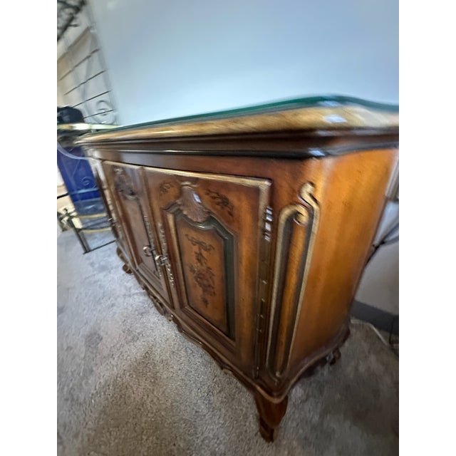 Late 20th Century Vintage Drexel Heritage Louis XV French Provincial Sideboard Cabinet For Sale - Image 5 of 7