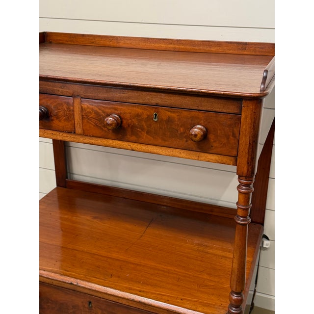 This exceptional 19th-century mahogany buffet trolley seamlessly blends classic elegance with functional utility. Crafted...