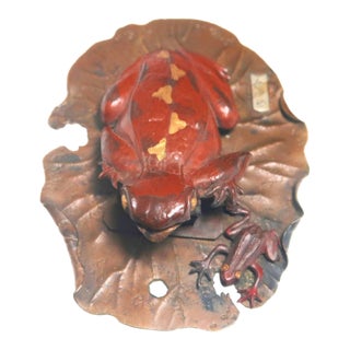 Late 19th Century Meiji Period Japanese Gold and Silver Inlaid Bronze Frog Group (Clip) For Sale