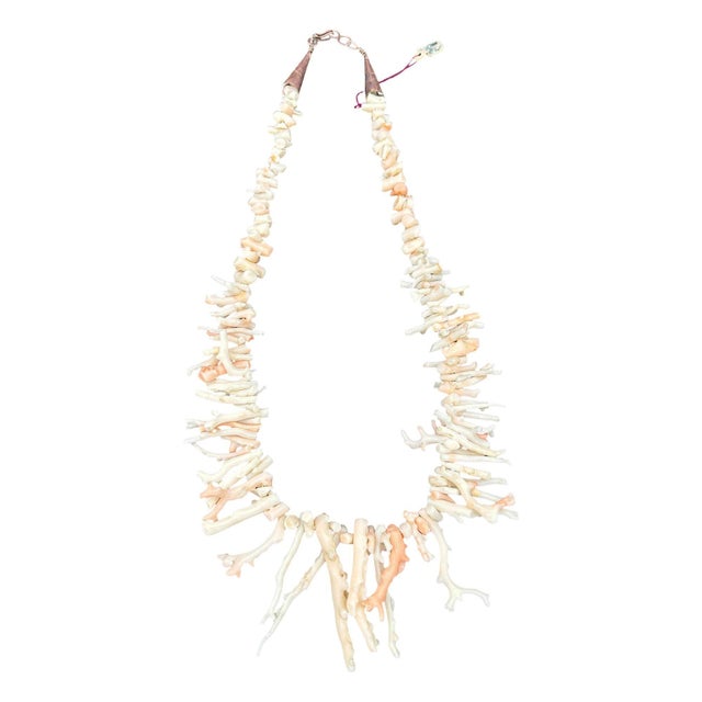 This unique graduated necklace features a blend of white and angel skin coral branches. Starting with smaller pieces, it...