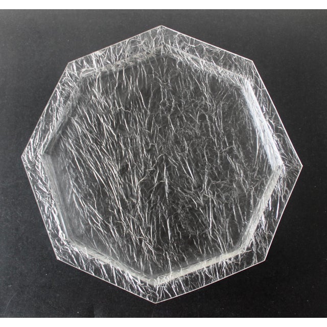 1970s Willy Rizzo Style Crackle Ice Effect Lucite Octagonal Serving Tray Vintage For Sale - Image 5 of 12