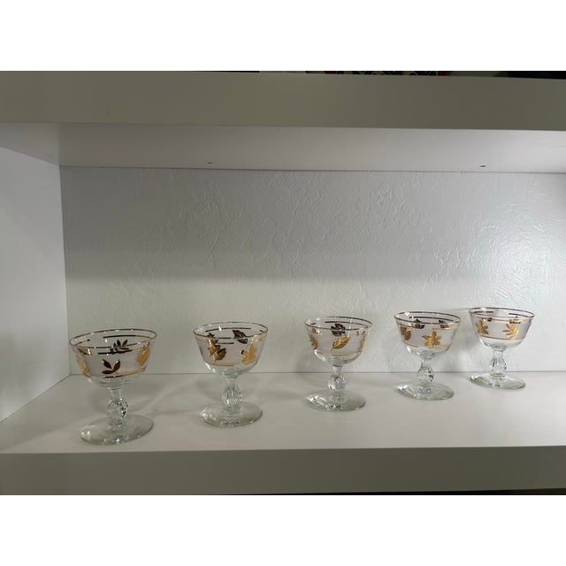 Mid-Century Modern 1950s Set of 5 Libbey Glass Golden Foliage Champagne Coupes or Dessert Glasses For Sale - Image 3 of 10